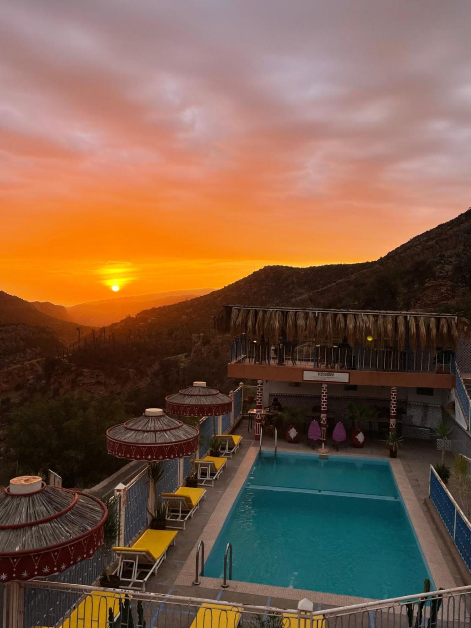 Auberge Les Montagnes Du Paradis Tagherat Anekrim Exterior foto