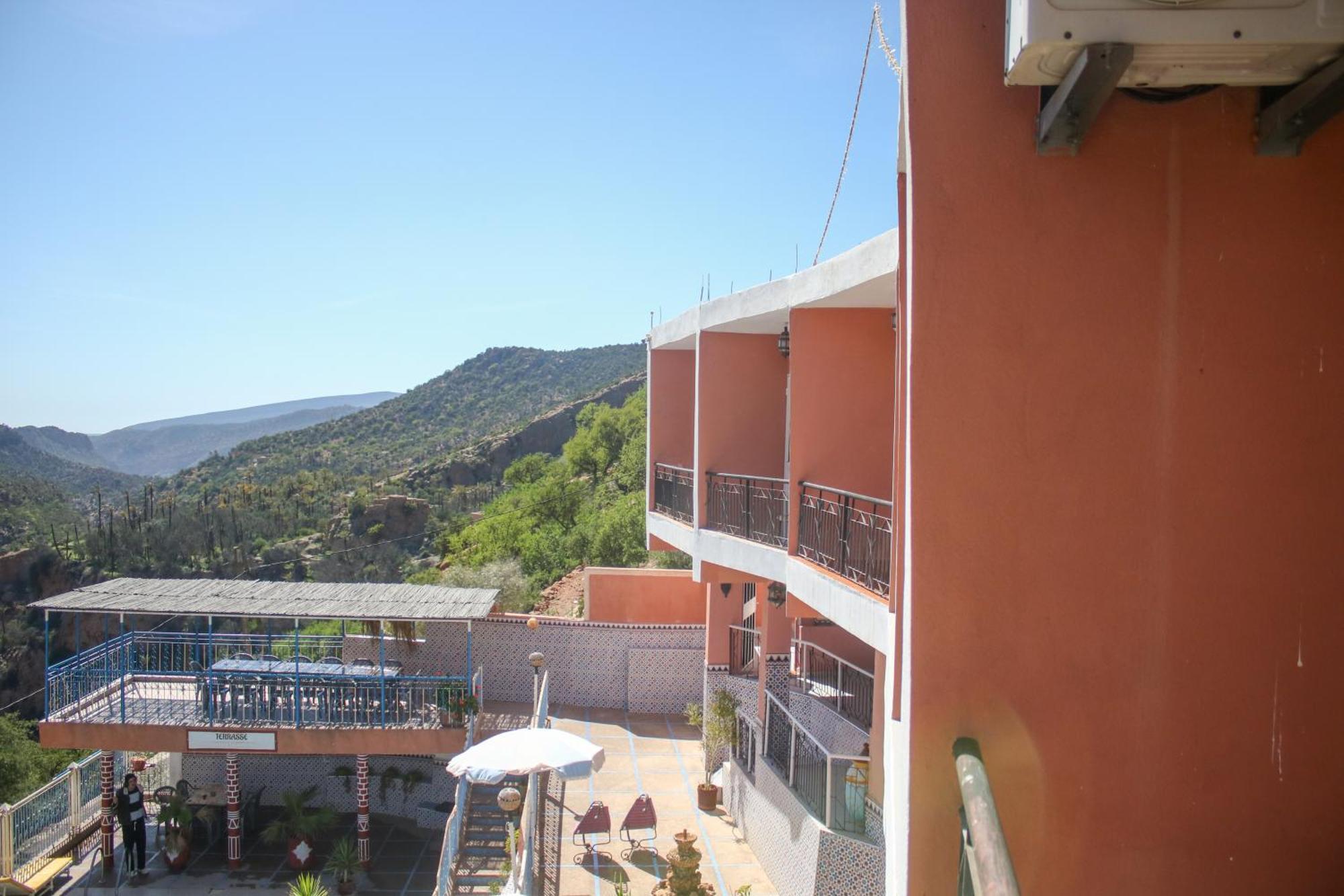 Auberge Les Montagnes Du Paradis Tagherat Anekrim Exterior foto