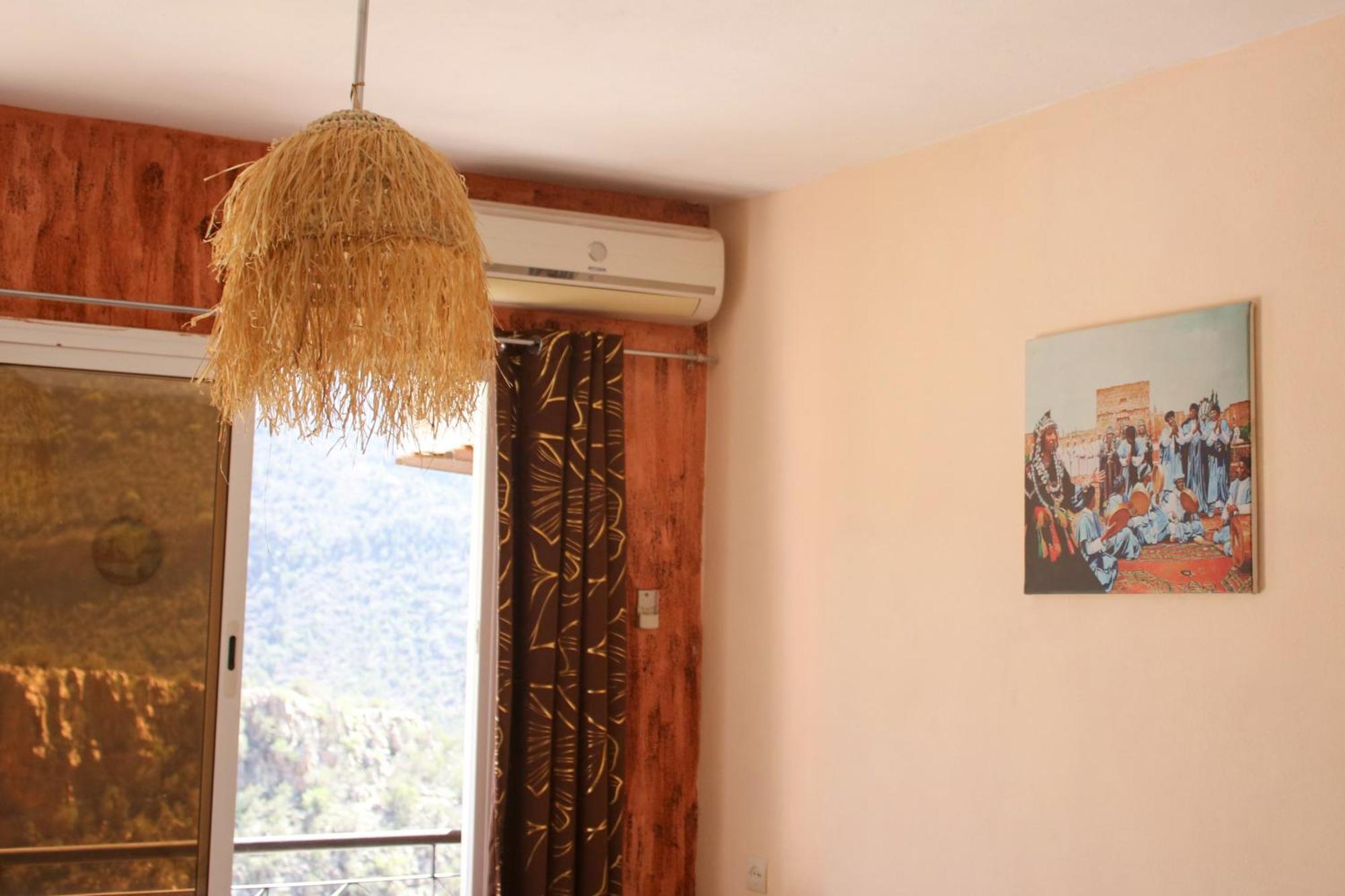 Auberge Les Montagnes Du Paradis Tagherat Anekrim Exterior foto
